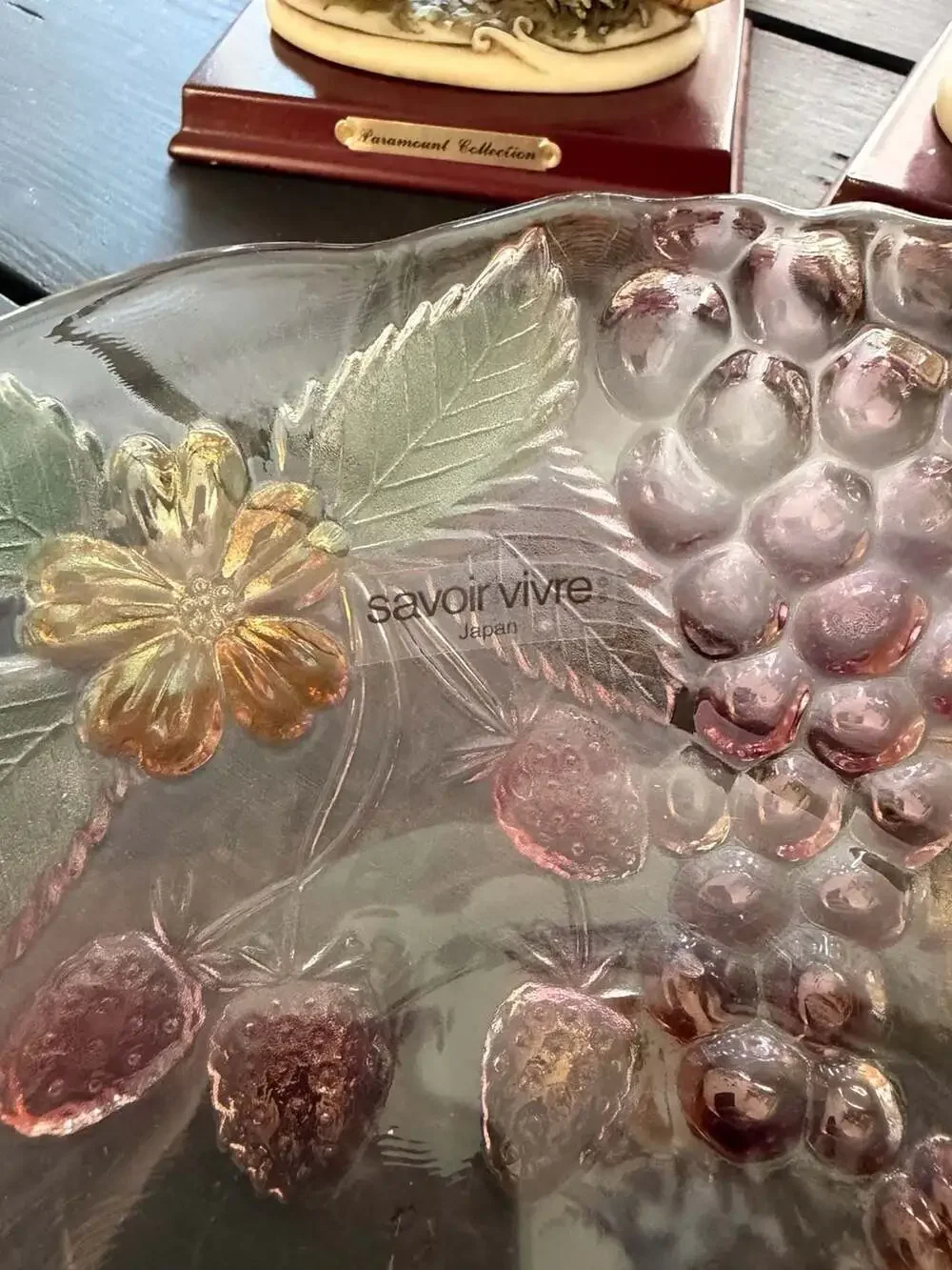Savoir Vivre Mikasa Chablis Crystal Embossed Fruit and Leaf Glass Serving Bowl
